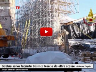 La gabbia tubi innocenti salva facciata Basilica Norcia da altre scosse