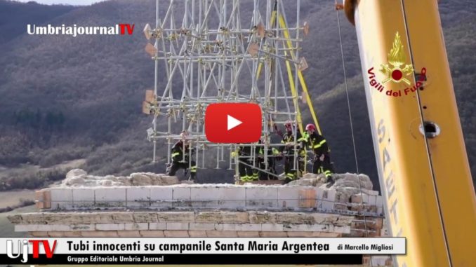 Norcia, tubi innocenti su tetto campanile di Santa Maria Argentea