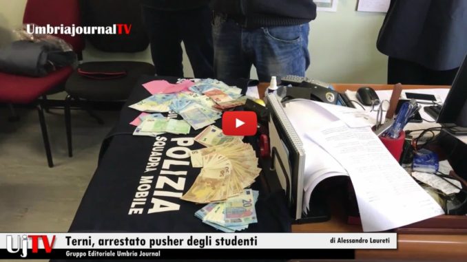 Spacciatore ternano arrestato dalla polizia, aveva droga e oltre 4000 euro in contanti