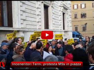 Inceneritori Terni, M5s e Lega Nord protestano in piazza Italia a Perugia