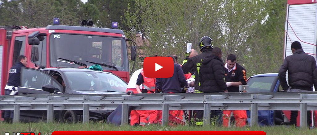 Terribile incidente stradale ad Ospedalicchio di Bastia Umbra, tre auto coinvolte e sei i feriti