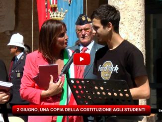 Assisi, Festa Repubblica, una copia della Costituzione Italiana agli studenti