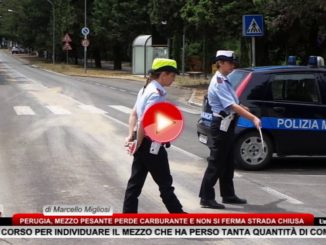 Perugia, mezzo pesante perde carburante strada chiusa dalla municipale
