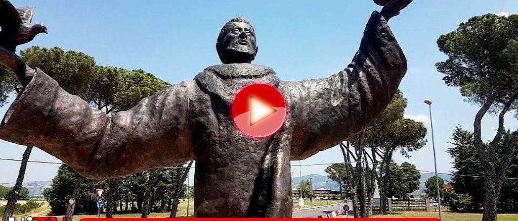 La Statua di San Francesco all'Aeroporto di Perugia, realizzata da Leonello Proietti