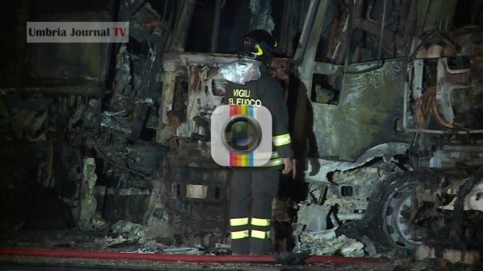 Incendio magazzini Fioroni la foto gallery subito dopo spente le fiamme