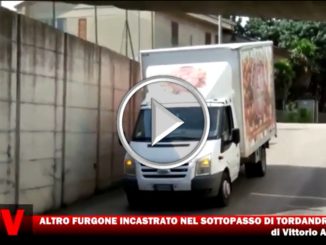 Altro furgone incastrato nel sottopasso di Tordandrea