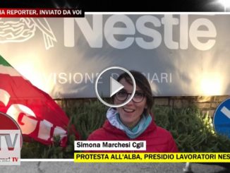 Vertenza Nestlé Perugina, operai davanti ai cancelli. protesta nella notte