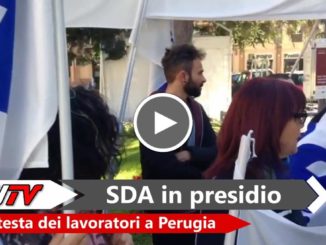 I lavoratori della SDA oggi hanno protestato a Perugia, sotto la prefettura
