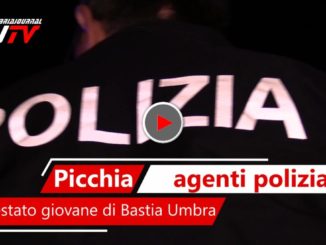 Prende a calci e pugni i poliziotti, arrestato giovane di Bastia Umbra
