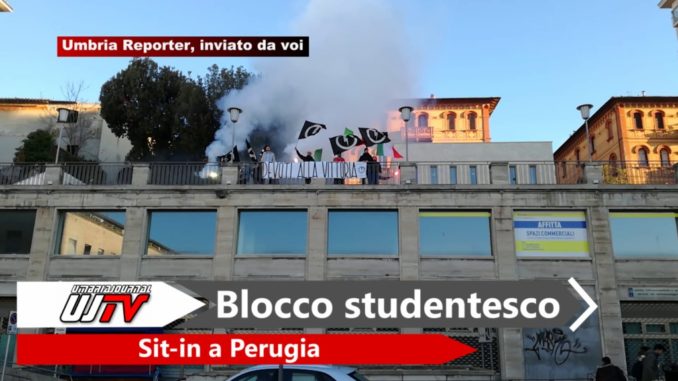 Sit-in Blocco Studentesco Perugia a Piazza Partigiani