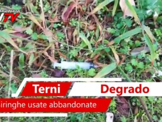 Siringhe usate abbandonate vicino parcheggio ospedale Santa Maria di Terni