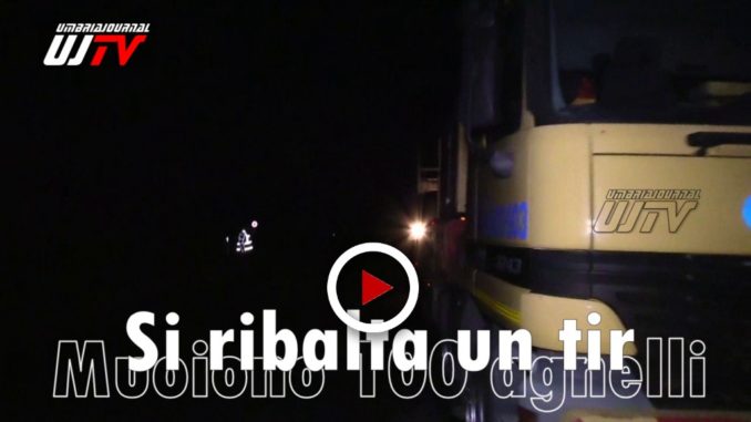 Tir si ribalta, incidente sulla strada del Pantano agnelli morti, il video