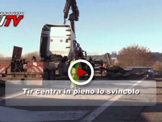 Incidente sulla E45, tir centra lo svincolo della Perugia Ancona, il video