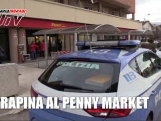 Panico al Penny Market, Bastia Umbra, rapinatori tra i clienti assaltano la cassa