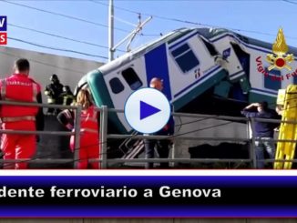 Genova, pompieri soccorrono macchinista su treno deragliato