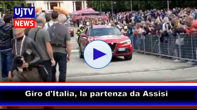 Giro d'Italia, ecco la partenza di Assisi, tutte le immagini della carovana