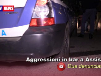 Spintoni e minacce a cliente e cameriere di un bar, due denunciati