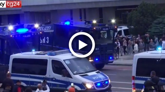 Germania, scontri al corteo neonazista: 20 feriti a Chemnitz