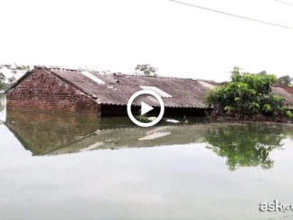 Inondazioni in Vietnam, l'acqua arriva fino ai tetti delle case
