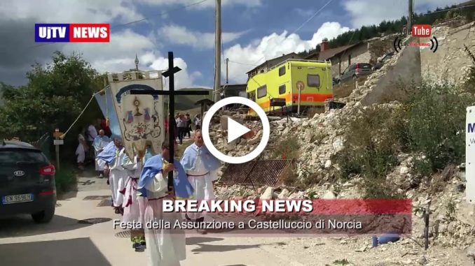 Festa dell'Assunzione a Castelluccio di Norcia, prima messa sotto il tendone