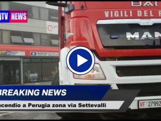 Video incendio a Perugia, fiamme interessano il magazzino della GBC