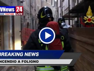 Incendio a Foligno, a fuoco ex taverna La Mora, stabile disabitato, video dei vigili del fuoco