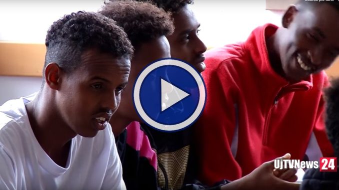 La nuova vita dei rifugiati dell'Aquarius video del Portogallo