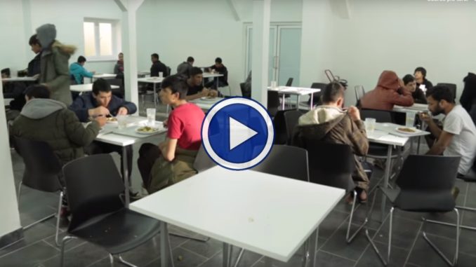 Bosnia, apre un nuovo centro per migranti le immagini video