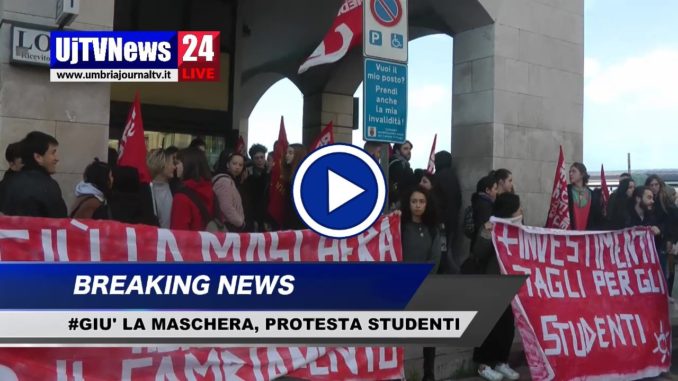Gli studenti in protesta in Umbria, il video della manifestazione di Perugia