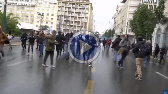 Scontri in Grecia in ricordo di Grigoropoulos il video dei tafferugli