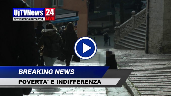 Povertà, in ginocchio a chiedere elemosina, davanti a lei indifferenza VIDEO