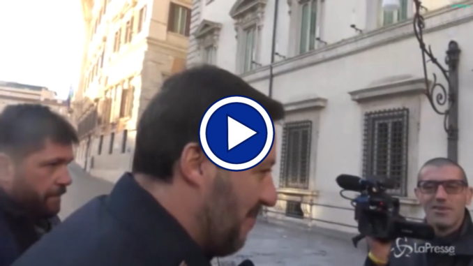 Salvini: "Il maxiemendamento ce l'ho in tasta ma non ve lo faccio vedere"