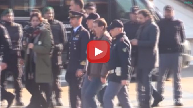 Cesare Battisti portato via dall'aeroporto di Ciampino
