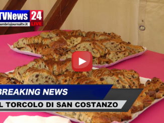 Torcolo di San Costanzo, chi un pezzo, chi niente, sparite anche le briciole, video