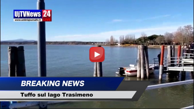 Trasimeno, due castiglionesi danno il benvenuto al 2019 tuffandosi sul lago