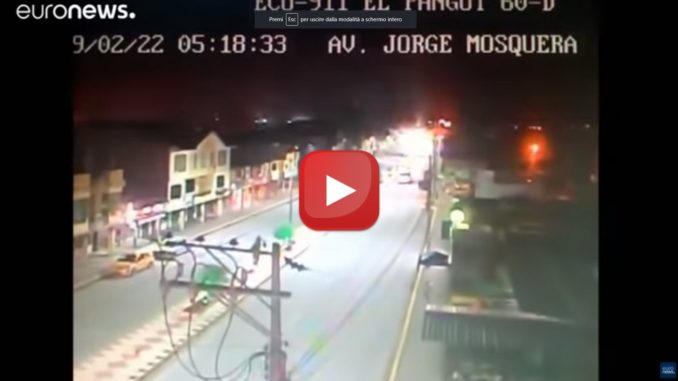 Terremoto di magnitudo 7.5 in Ecuador, a 130 km di profondità video