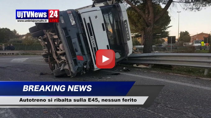 Autotreno si ribalta sulla E45 a Balanzano, nessun ferito, video