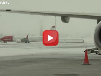 Agenzia europea sicurezza aerea sospende voli Boeing 737 MAX video degli aerei