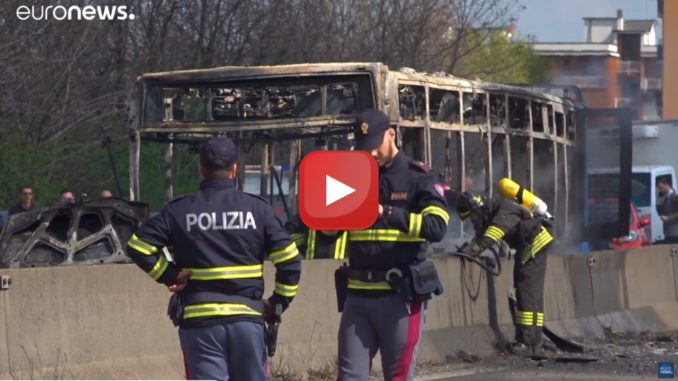 Senegalese Sy ai giudici, "Volevo un impatto internazionale" video