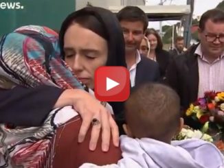 Strage nelle moschee, i morti dell'assalto sono arrivati a 50 video della disperazione