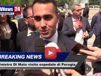 Di Maio visita ospedale di Perugia: «Togliamo il potere alle Regioni»