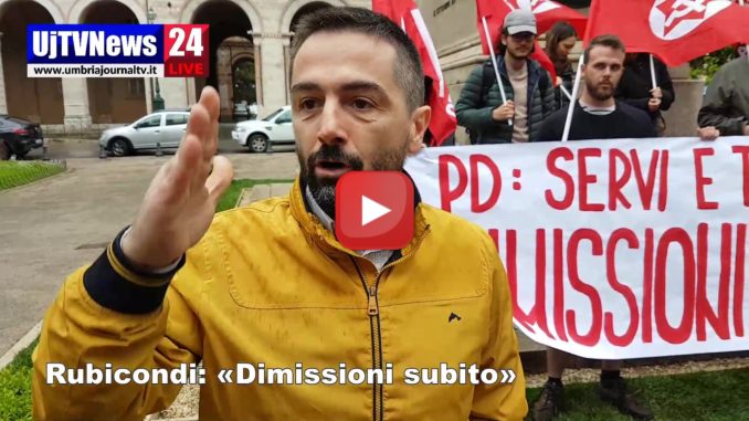 Dimissioni giunta Marini, presidio dei Comunisti e di Rubincondi in piazza Italia ?VIDEO?