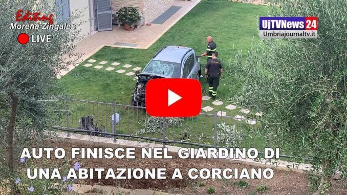 Incidente stradale, vettura finisce nel giardino di abitazione privata
