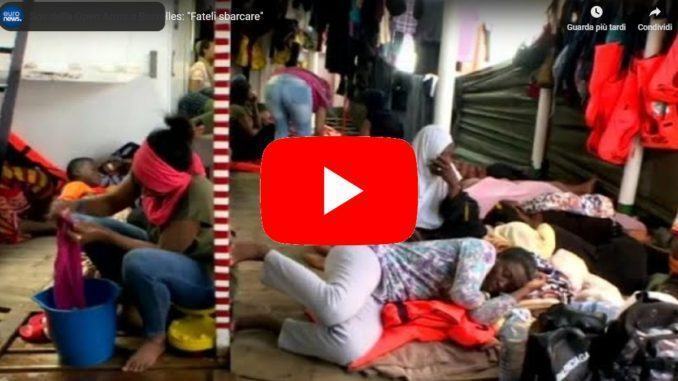 Sos della nave Open Arms a Bruxelles: "Fateli sbarcare"