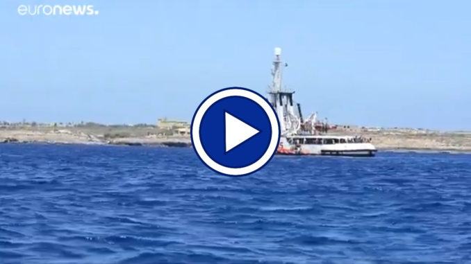 Migranti, medico Lampedusa: "Dei 13 sbarcati solo uno malato"