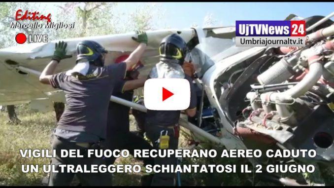 Video delle oeprazioni di recupero di un aereo ultraleggero caduto