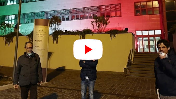 Un piccolo video del tricolore sul palazzo del Creo all'ospedale