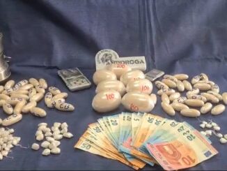 Oltre 100 ovuli di droga, arrestati due uomini e una donna