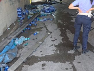 Camion incastrato nel sottopasso di Via Bulgaria a Bastia Umbra