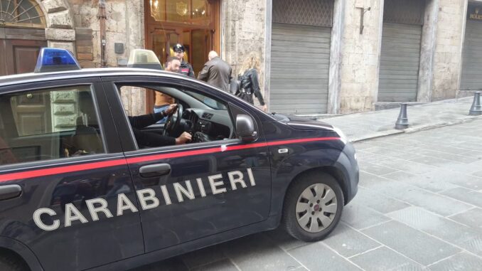 Rapina a mano armata alla gioielleria Biagini in centro a Perugia - Prime immagini video